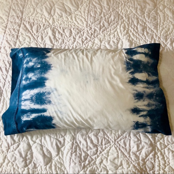 *Sold* Indigo hand-dyed standard pillowcase set - Picture 3 of 6